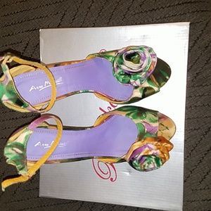 ANNE MICHELLE- FLORAL STILETTO SZ.10